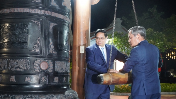 Đồng chí Thủ tướng Chính phủ Phạm Minh Chính dâng hương tại Đền thờ Bác Hồ và các Anh hùng liệt sỹ tỉnh