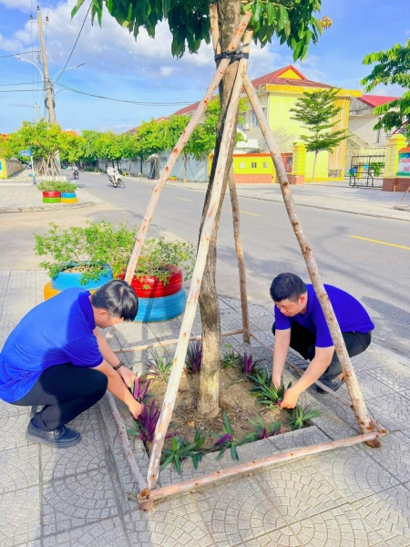 Chi đoàn Ban quản lý Dịch vụ công ích ra quân hưởng ứng  Ngày Chủ nhật xanh